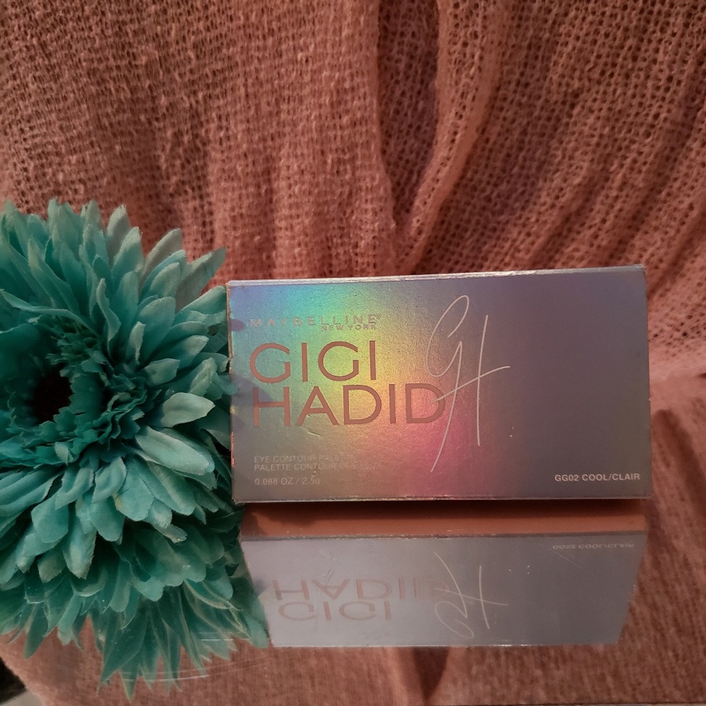 Gigi Hadid Maybelline eyeshadow